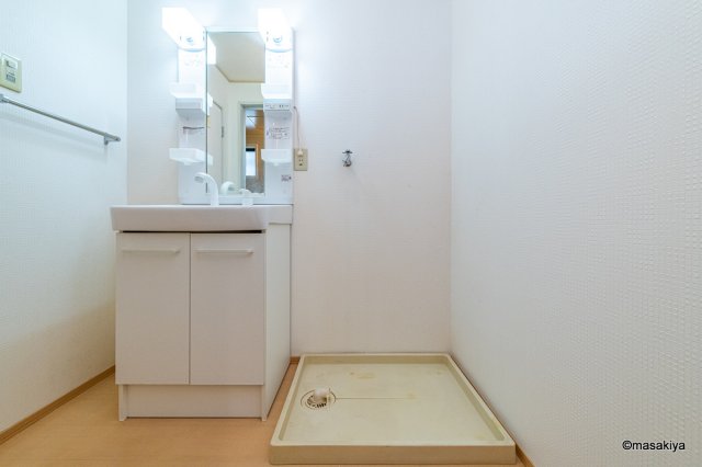 洗面設備　洗面・脱衣　シャンプードレッサー付き。