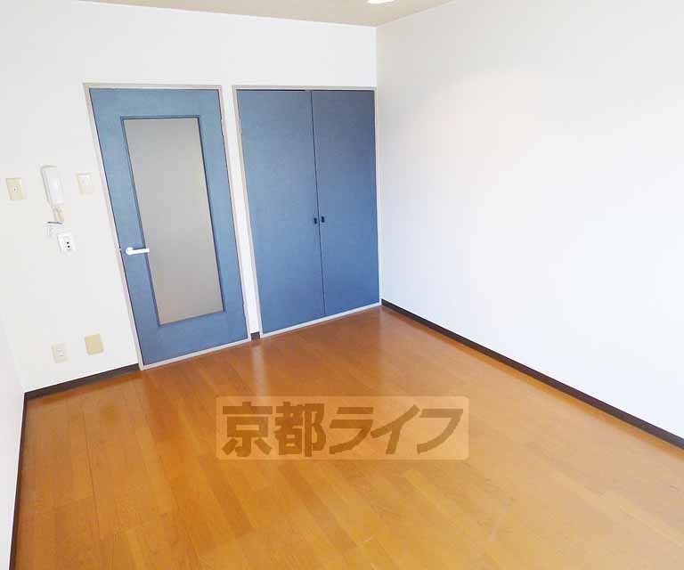 居室・リビング　落ち着いた雰囲気のお部屋です