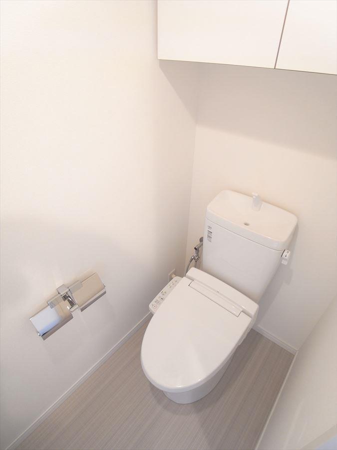 トイレ　別号室参考写真になります。