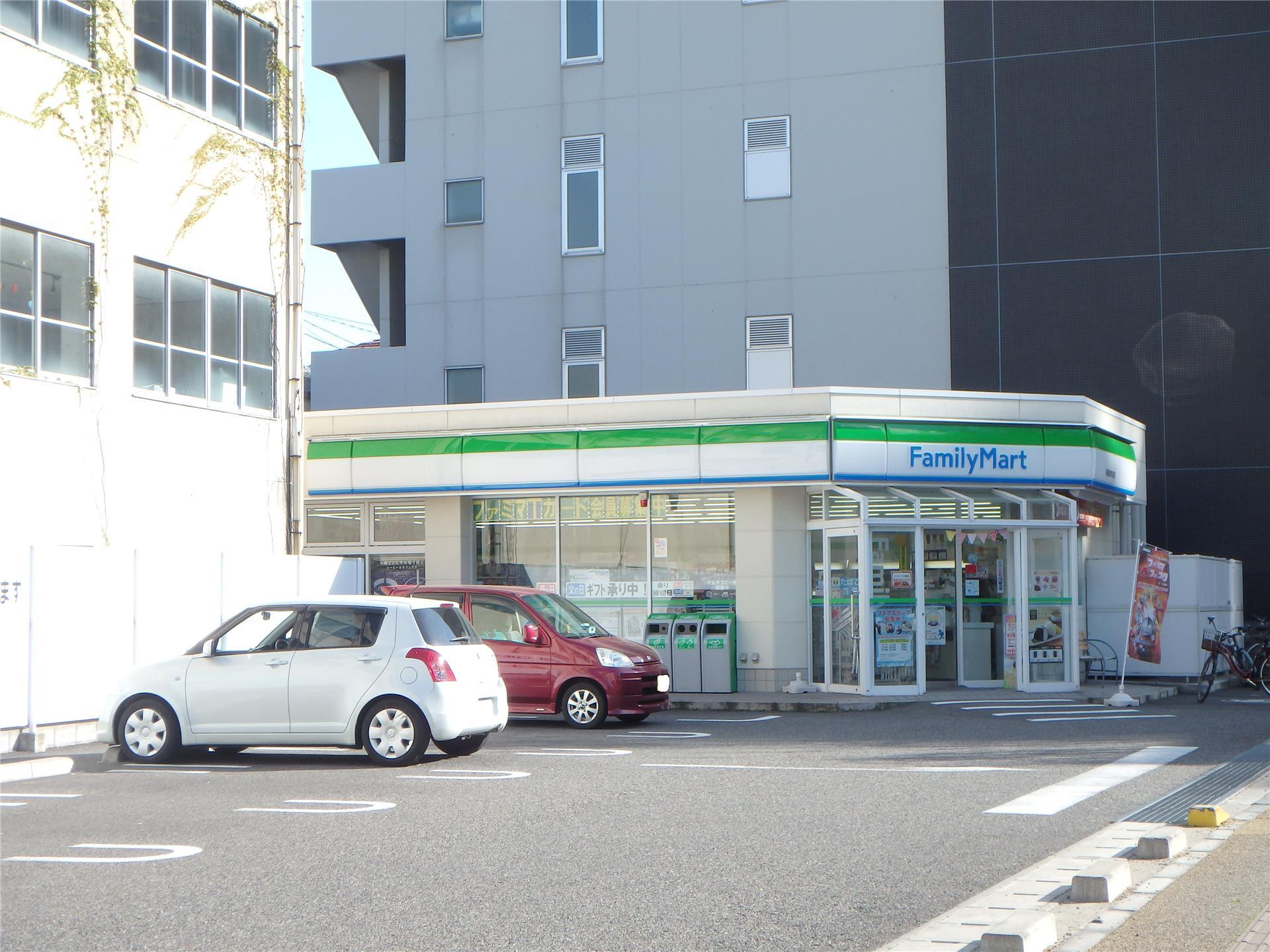 コンビニ　ファミリーマート新潟医学町通店（コンビニ）まで455m