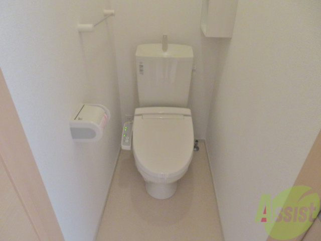 トイレ　トイレに収納は便利ですね。