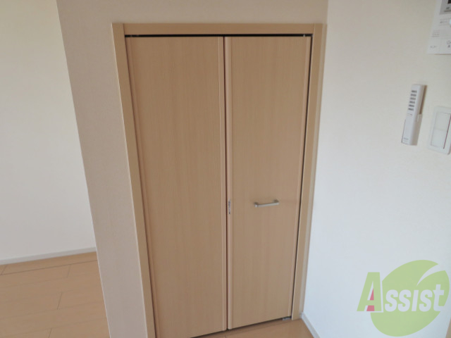 収納　洋室についてる収納には日用品等が収納できますね。