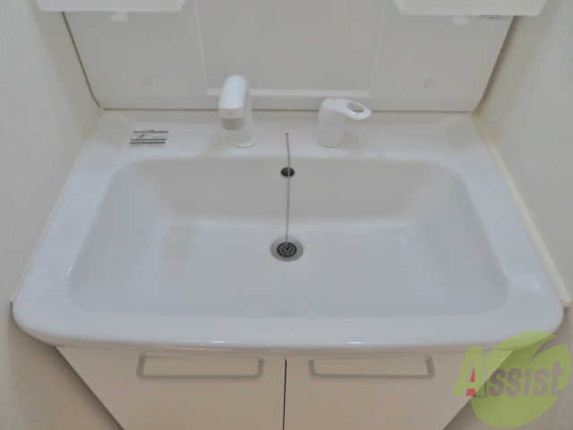 洗面設備　独立洗面台なので、朝の支度もスムーズに。