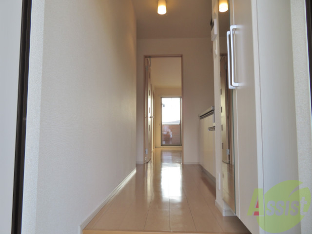 玄関　玄関から１直線なので走ってしまいそうですね。