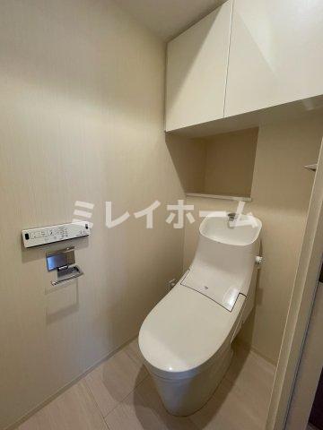 トイレ　同建物内別のお部屋の参考写真になります。