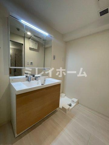 洗面設備　同建物内別のお部屋の参考写真になります。