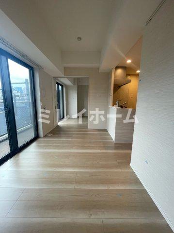 居室・リビング　同建物内別のお部屋の参考写真になります。