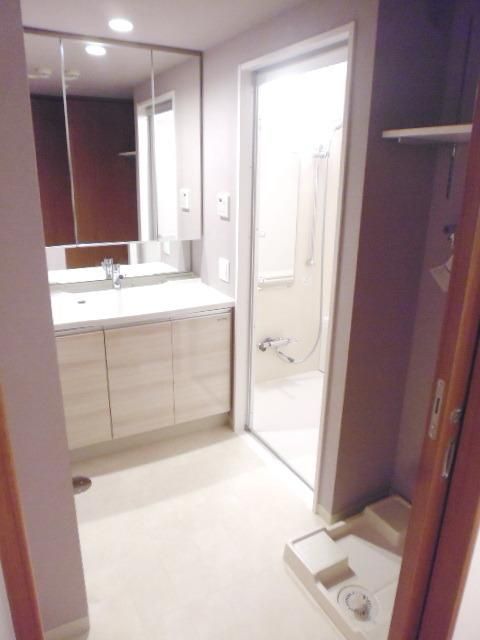 洗面設備　★独立洗面台及び脱衣スペース★