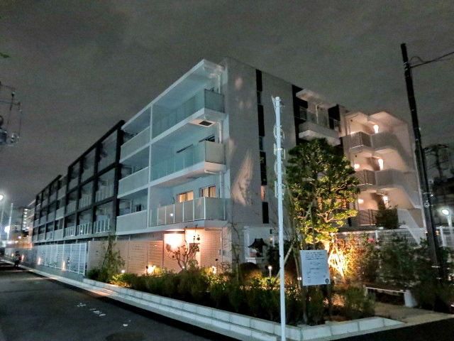 建物外観　★夜もライトアップされて格好いいです★