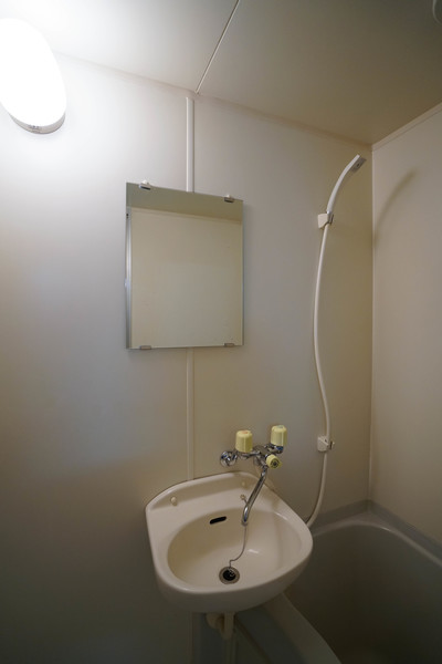 洗面設備　同じ建物の別なお部屋