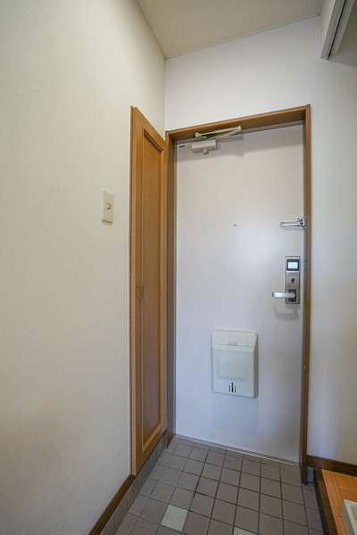 玄関　同じ建物の別なお部屋