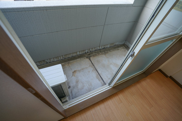 バルコニー　同じ建物の別なお部屋