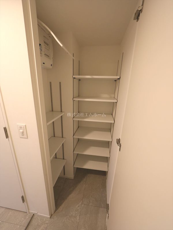 玄関　玄関　シューズボックス充実しています