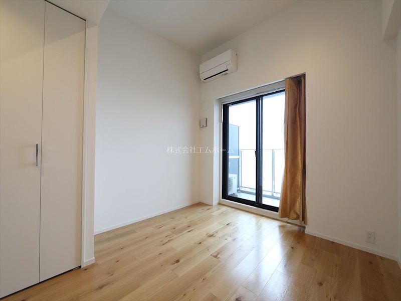 バルコニー　洋室6.6帖　エアコン付　南向きバルコニー