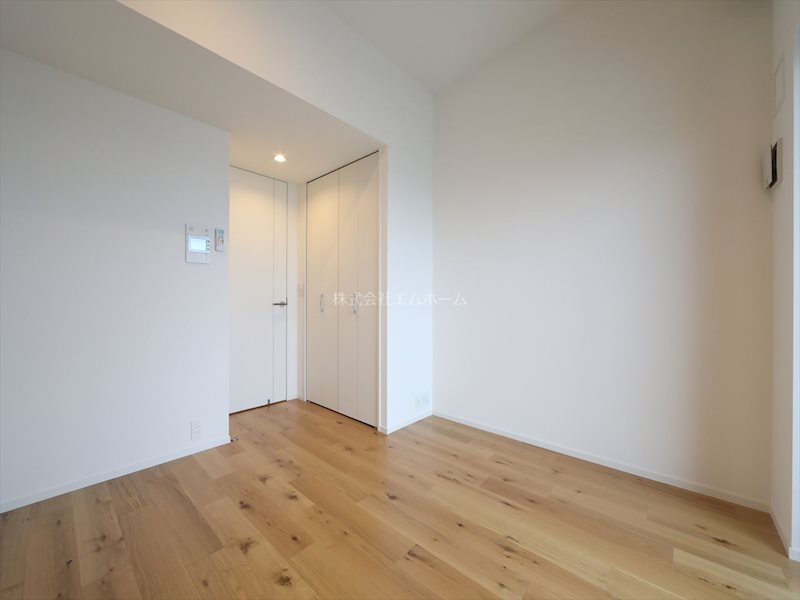 居室・リビング　洋室6.6帖　エアコン付　南向きバルコニー