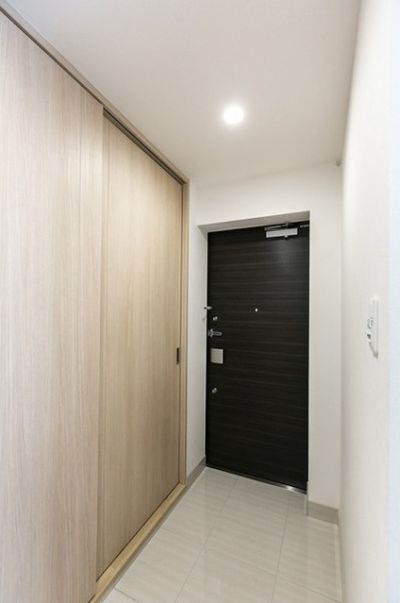 玄関　※別部屋の参考写真です。