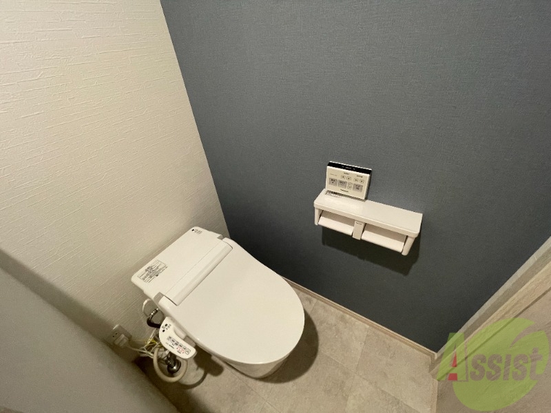 トイレ　温水洗浄便座なので、便座の冷たくならず安心ですね。