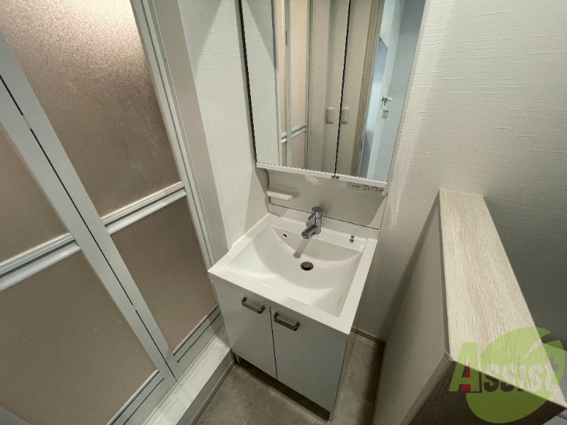 洗面設備　独立洗面台かつ、鏡も大きいので、身支度安心です。