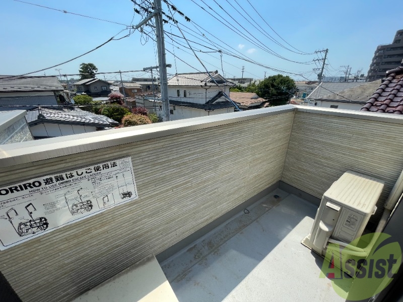 バルコニー　バルコニー付き。洗濯物もたくさん干せます。