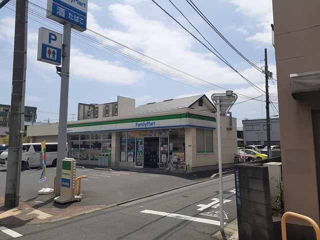 コンビニ　ファミリーマート（コンビニ）まで315m