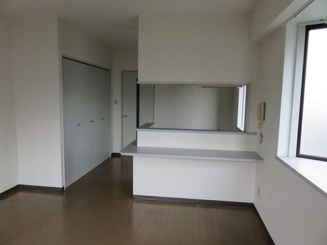 その他部屋・スペース　洋室・カウンターキッチン・間口１．８Ｍの広々クローゼット