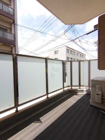バルコニー　室内見学承ります。当店掲載物件以外もまとめてお問合頂けます。