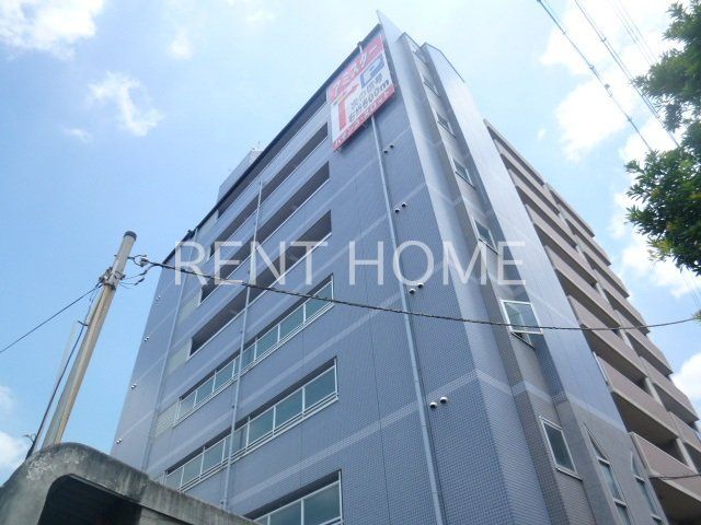 建物外観　鉄骨造８階建て