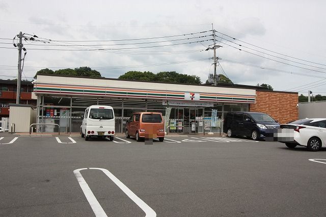 コンビニ　セブンイレブン（コンビニ）まで400m