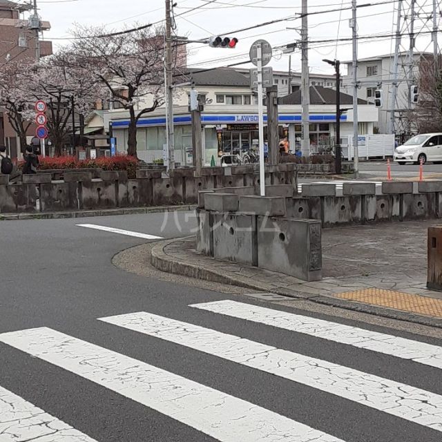 コンビニ　ローソン　亀有4丁目（コンビニ）まで408m