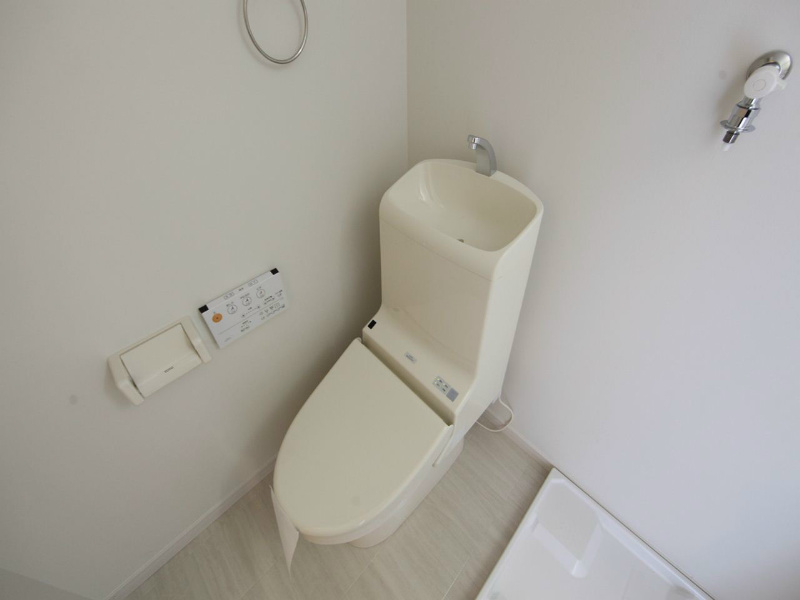 トイレ　温水洗浄暖房便座付トイレ