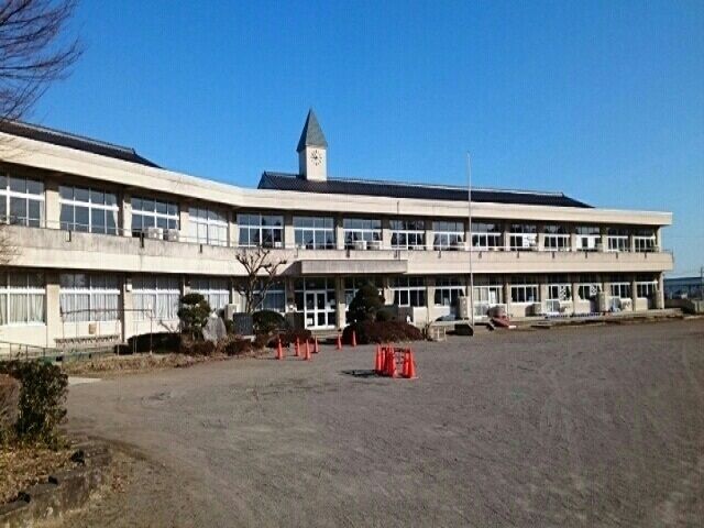 小学校　鹿沼市立石川小学校（小学校）まで950m