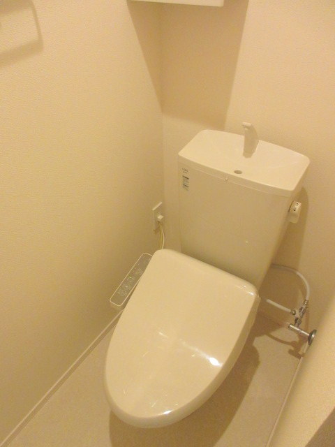 トイレ　温水洗浄便座