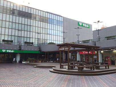 スーパー　サミットストアイースト２１店（スーパー）まで695m