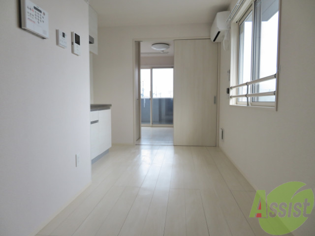 居室・リビング　陽の光が差し込む明るいお部屋は気持がいいですね～