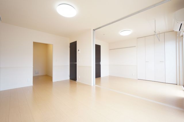 居室・リビング　※同物件、反転タイプの写真になります。