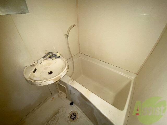 バス・シャワールーム　浴槽も広くてゆったりとくつろげるスペースがありますね。