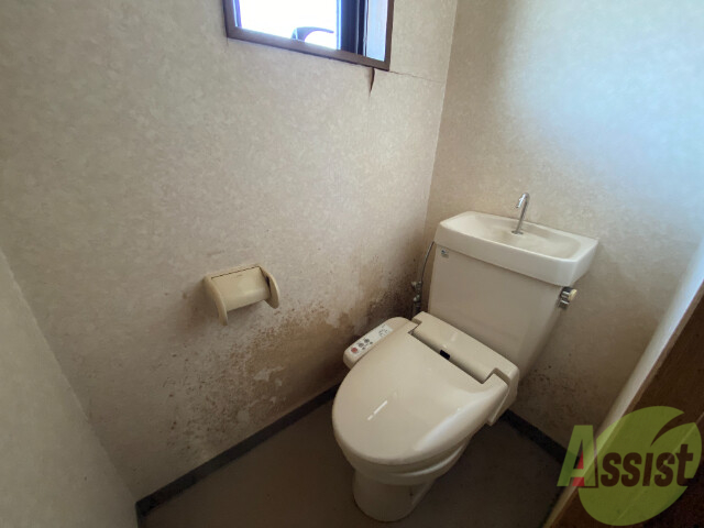 トイレ　おトイレはウォシュレット付きとなります。