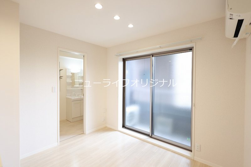 居室・リビング　エアコン付きのリビングです！