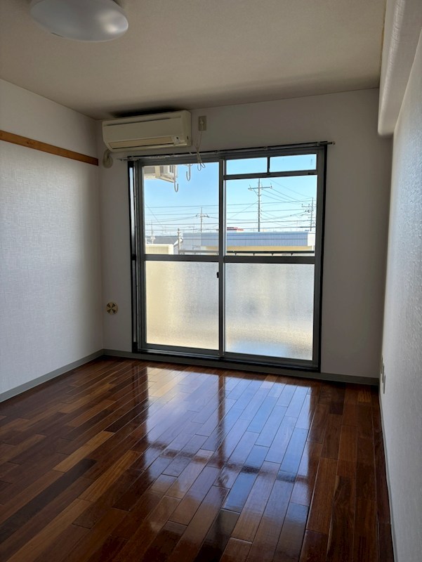 居室・リビング　写真は別室のになります。