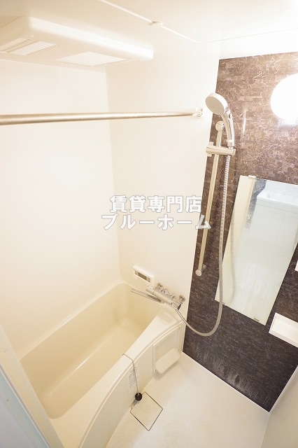 バス・シャワールーム　浴室乾燥機付きのお風呂！