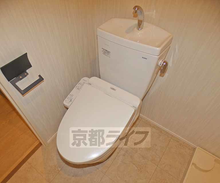 トイレ　ウォシュレットつき