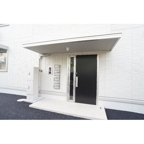 その他　共用エントランスにはオートロックあり