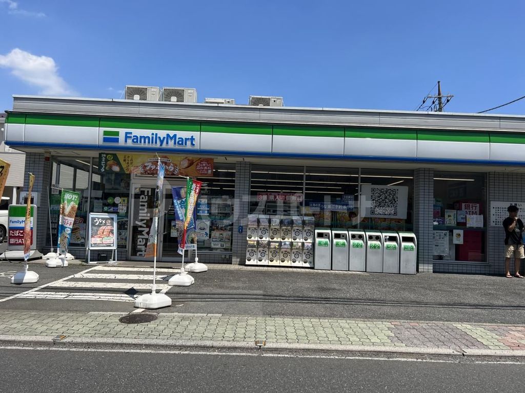 コンビニ　ファミリーマート練馬桜台店（コンビニ）まで590m