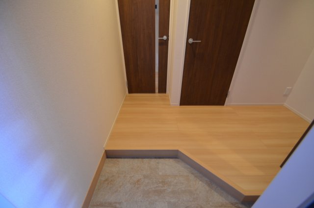 玄関　収納付玄関