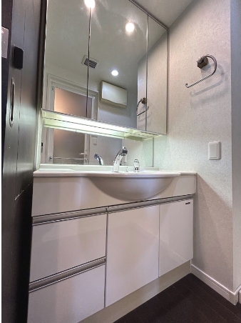 洗面設備　シンプルで使いやすい洗面台です！