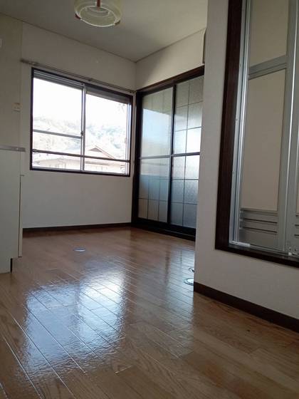 居室・リビング　※別号室の写真です。