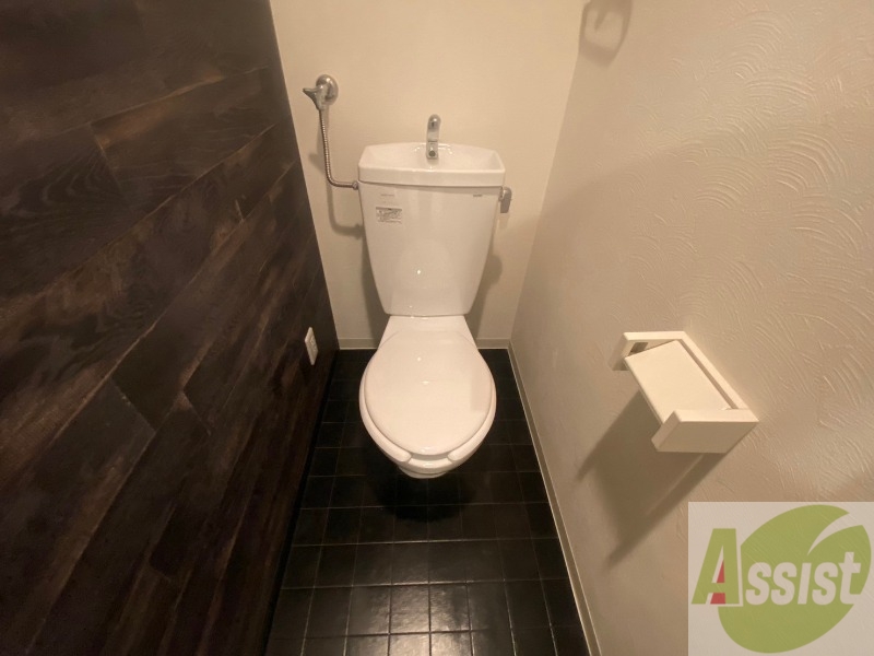 トイレ　こちらはトイレです。清潔感があり、安心して使用できます。