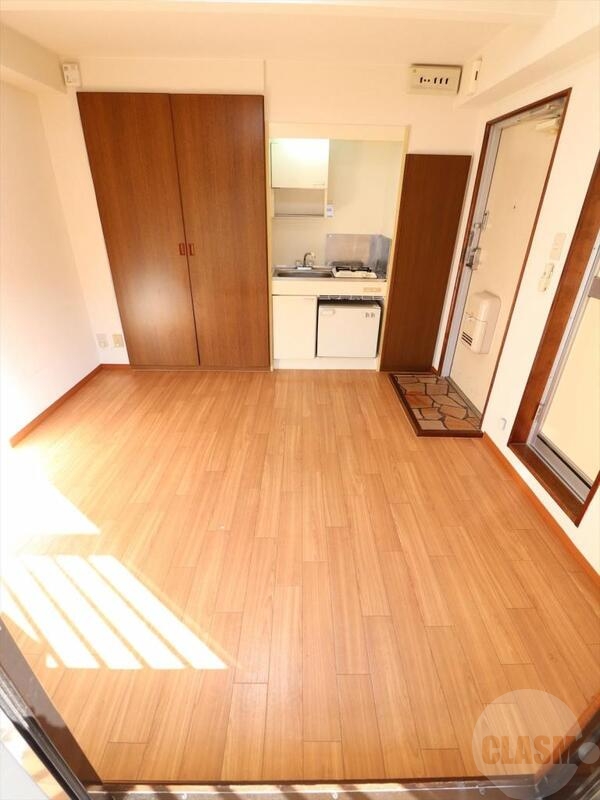 居室・リビング　６帖の洋室です