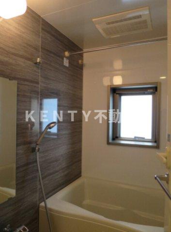 バス・シャワールーム　コンパクトで使いやすいお風呂です