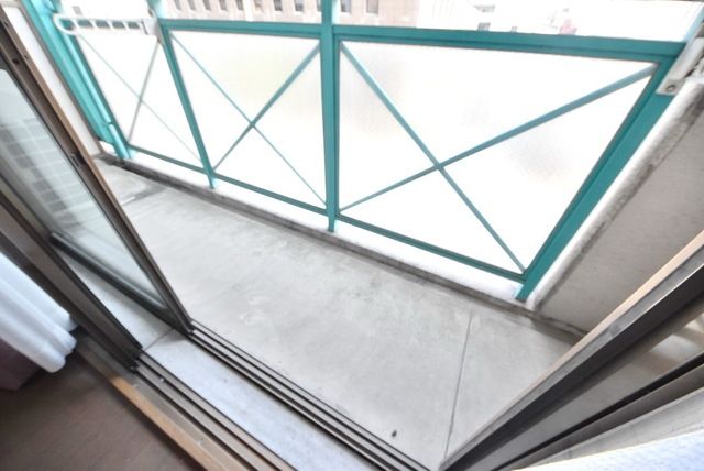 バルコニー　日当たりの良いバルコニー